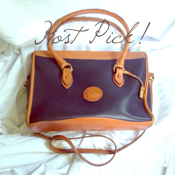 Dooney & Bourke Handbags - VINTAGE Authentic Dooney & Bourke Crossbody 🎉HP!