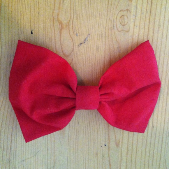 Hair bow.