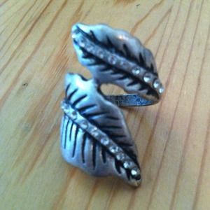 Leaf/feather ring