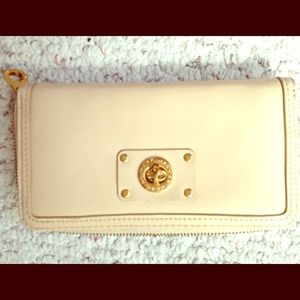 ⚡️REDUCED⚡️Marc By Marc Jacobs Turnlock Wallet