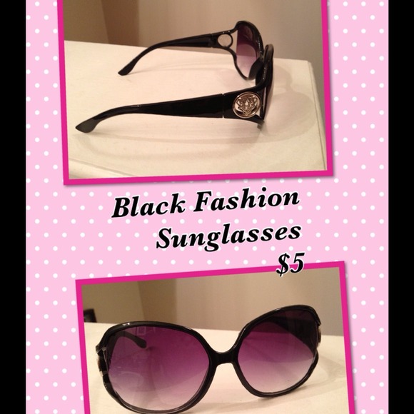 SOLD!!!!Fashion black sunglasses