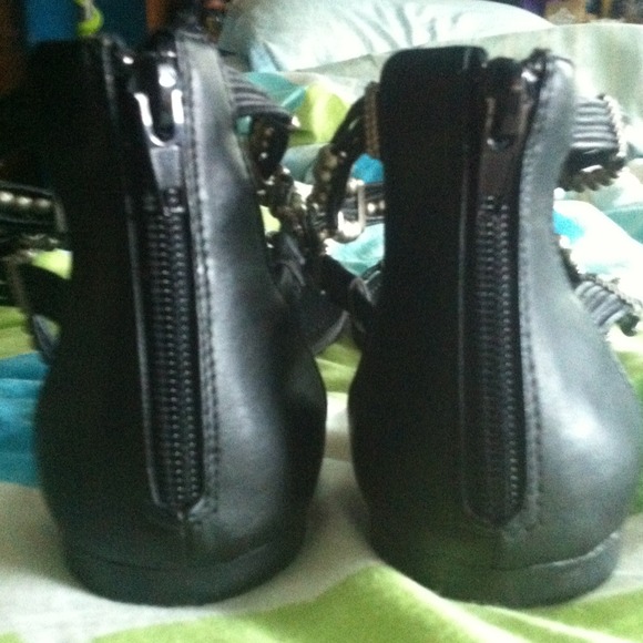 Grecian sandals - Picture 3 of 3