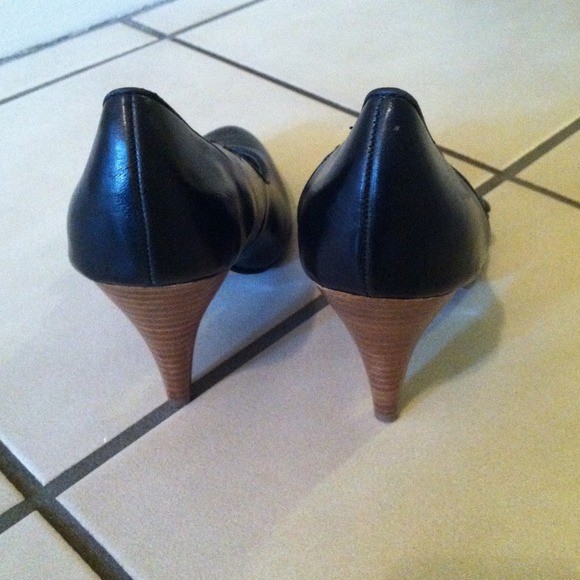 Shoes - Picture 4 of 4