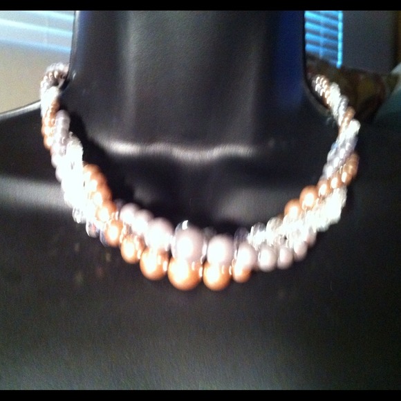 Beautiful Neckless - Picture 2 of 2