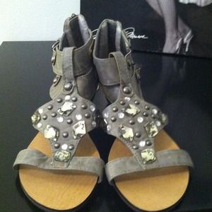 Sandals with various gems 💎