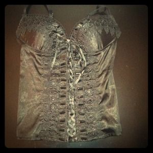 Tank top/corset type top. 😏