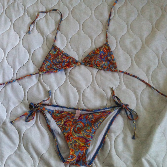 A Victoria secrets matching bikini top and bottoms