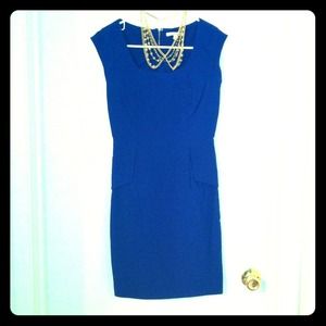 Beautiful cobalt blue dinner dress. 😌