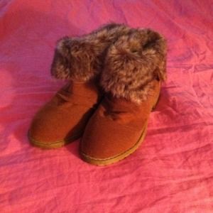 Pair of short brown boots!