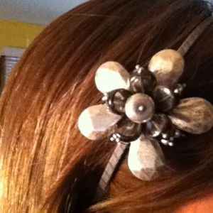 Grey headband with flower appliqué