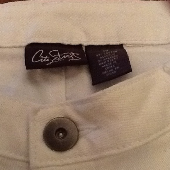 White stretchy jeans,