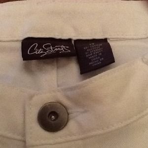 White stretchy jeans,