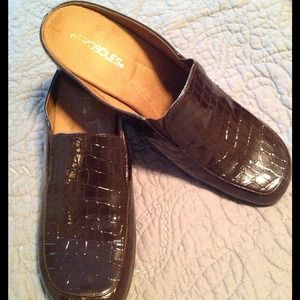 REDUCED! Croc embossed Mules
