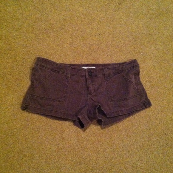 Hollister Pants - Brown Hollister shorts.