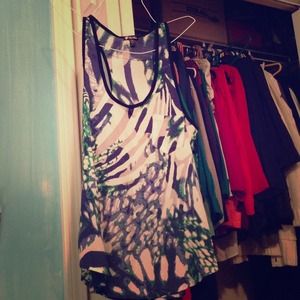 Med sleeveless blouse