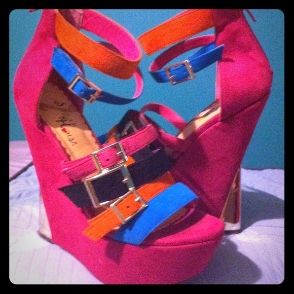 Very cute & Hot pInk :)