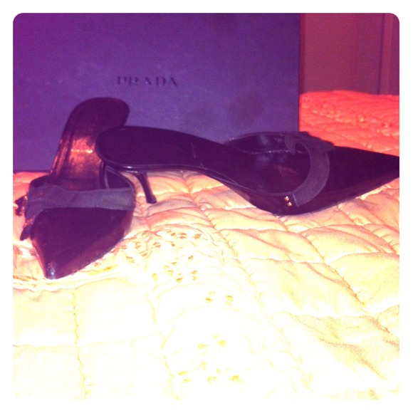 Authentic Prada pumps size 7.5 - Picture 1 of 1