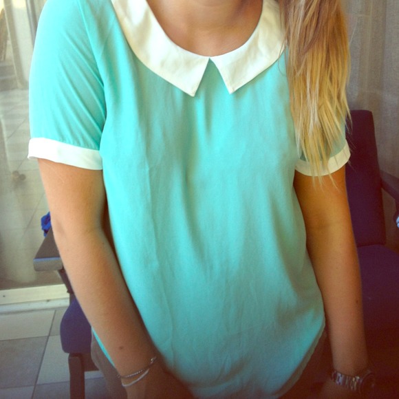 ❌Sold Blue and white collar top