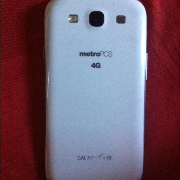 Galaxy S 3 (SOLD) - Picture 2 of 3