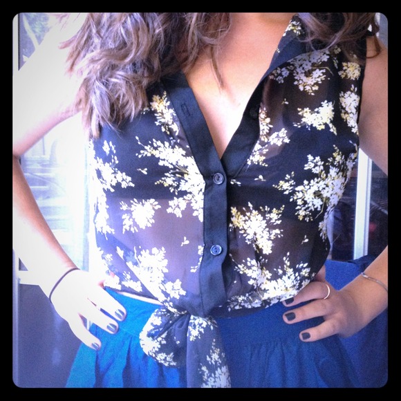 ❌Sold Floral sleeveless crop top