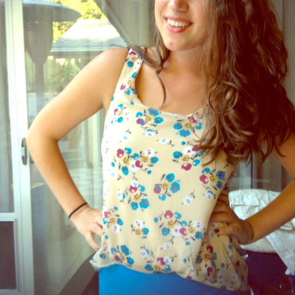 ❌Sold ❌Floral top