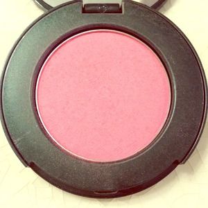 True Cosmetics powder blush