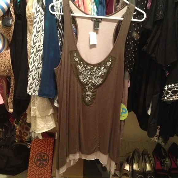 Sleeveless wet seal top