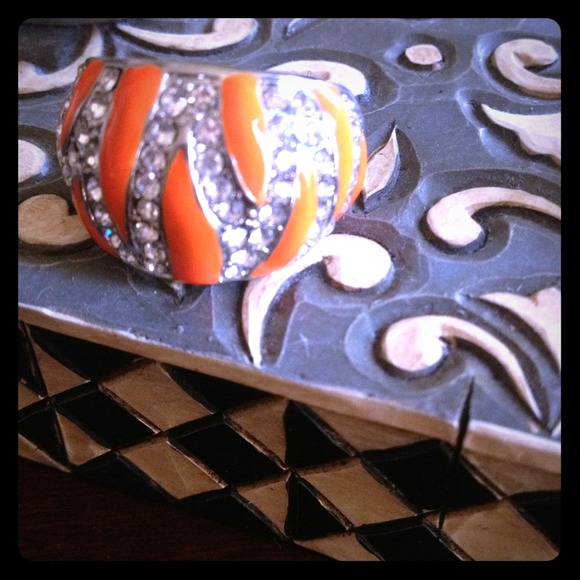 🐞🎶Gifted🎯Size 8 Express Ring