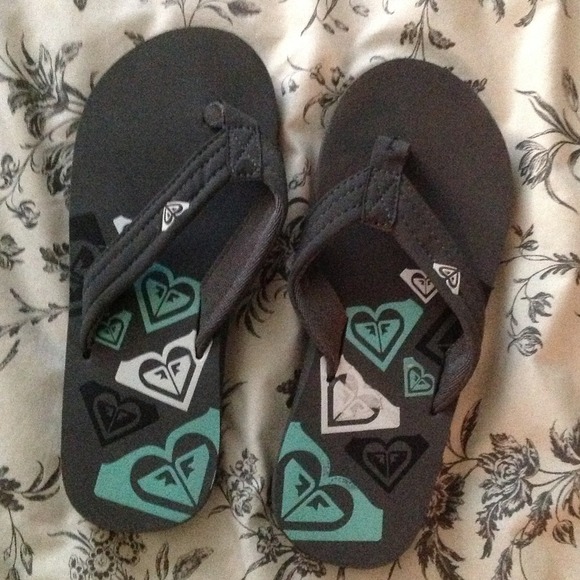 Roxy grey, teal, and white flip flops