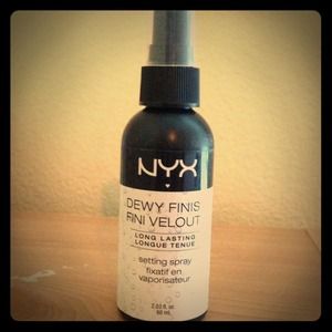 🚫SOLD🚫NYX Dewy Finish Long Lasting Setting Spray