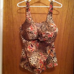 REDUCED.   Tankini top size 18 The Avenue