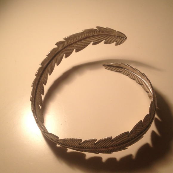 Silver leaf arm accessory