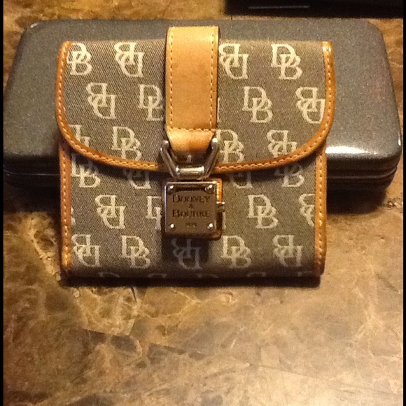 Dooney & Bourke wallet