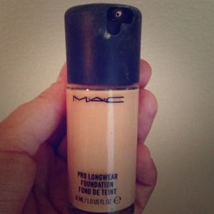 ❌SOLD❌MAC Pro Longwear Foundation in NC25
