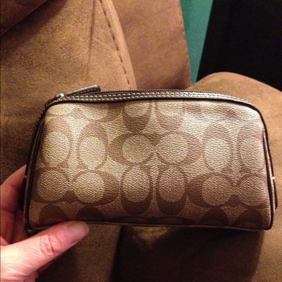 ❤❤Sold❤❤Authentic Coach Makeup Case