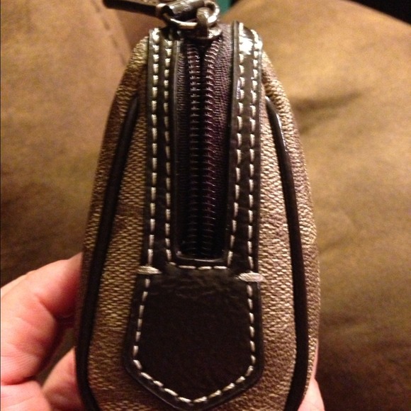 ❤❤Sold❤❤Authentic Coach Makeup Case - Picture 2 of 4