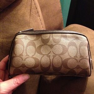 ❤❤Sold❤❤Authentic Coach Makeup Case