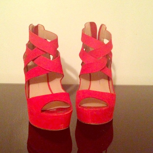 Dolce Vita Red Wedge Shoe! - Picture 1 of 2