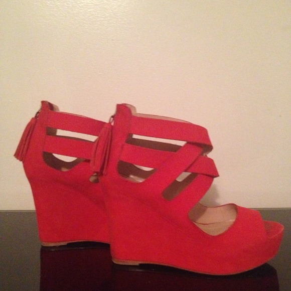 Dolce Vita Red Wedge Shoe! - Picture 2 of 2
