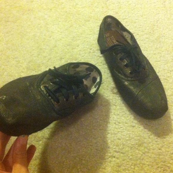Metallic grey TOMS!! - Picture 3 of 3