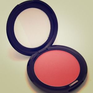 ❌SOLD ❌Stila Blush in Self-Adjusting Coral
