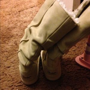 ONHOLD-----Brand new Skechers winter boots