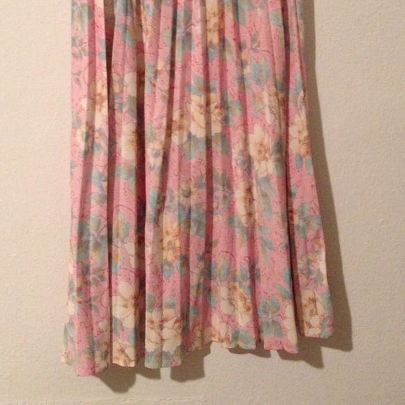 ❌❌SOLD in bundle❌❌Vintage floral skirt - Picture 2 of 4