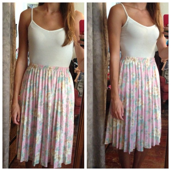 ❌❌SOLD in bundle❌❌Vintage floral skirt - Picture 4 of 4