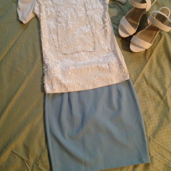 🌀SALE 🌀Blue knee skirt - Picture 2 of 2