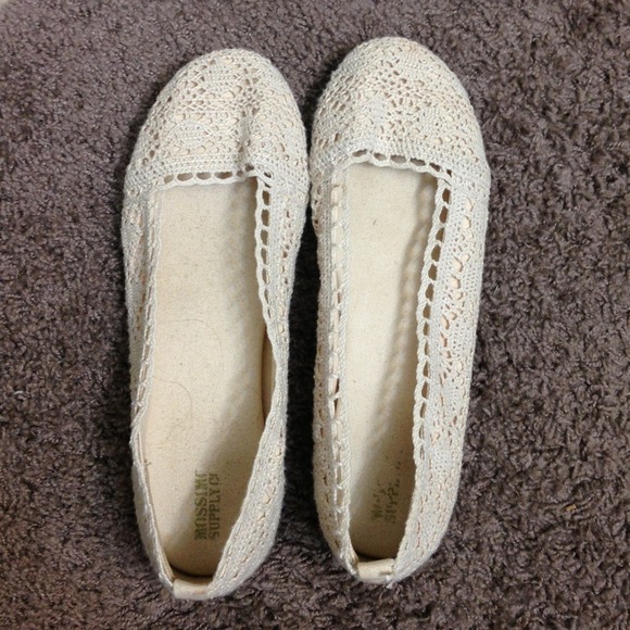Mossimo cream lace flats- size 9.5-10