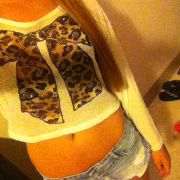 Cheetah print bow crop top! - Picture 3 of 3