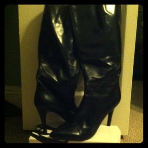 Black leather knee-length  boots