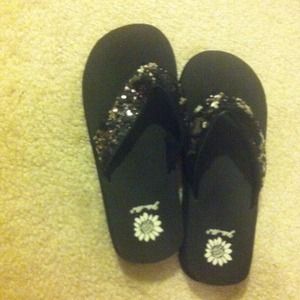 ❤YELLOW BOX SPARKLY FLIP FLOPS❤
