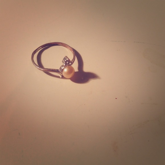 Freshwater pearl and diamond ring